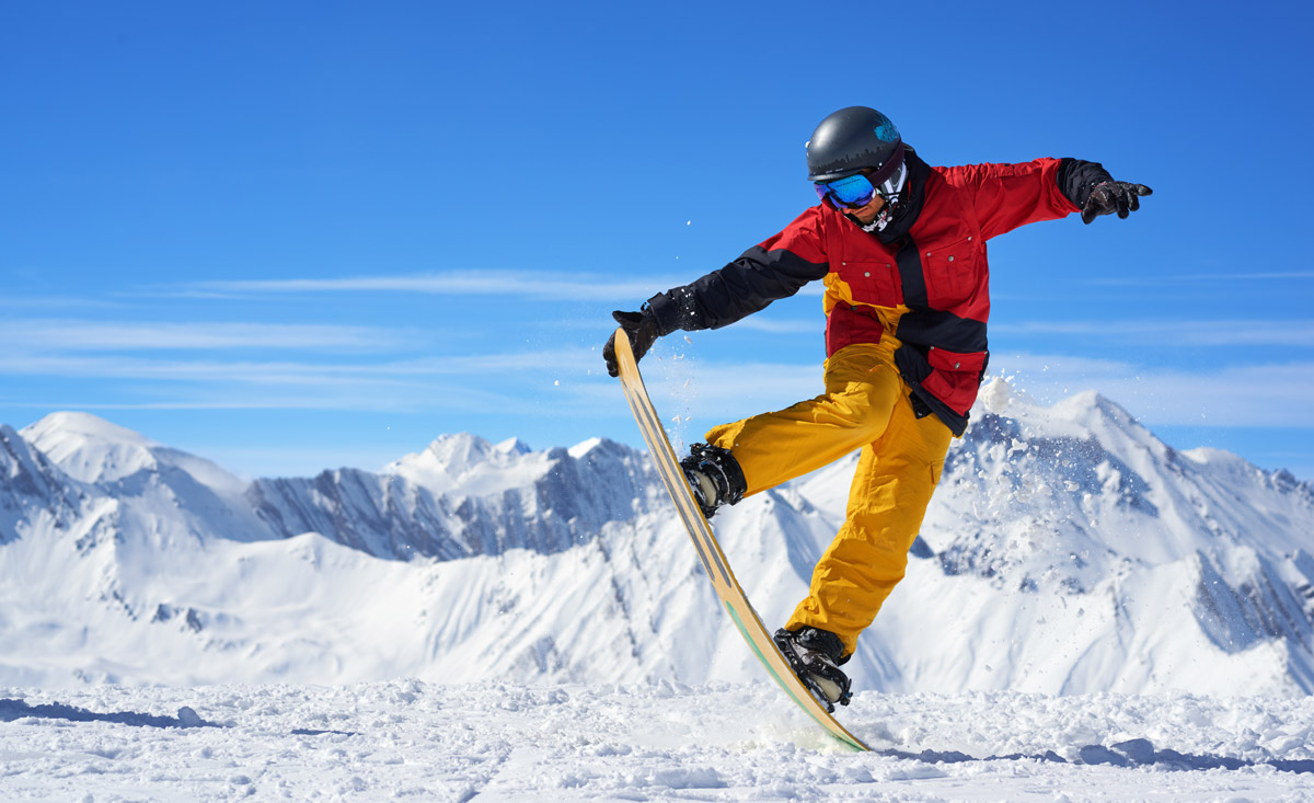Tricks mit dem Snowboard - Aktiv im Winterurlaub - copyright Shutterstock.com