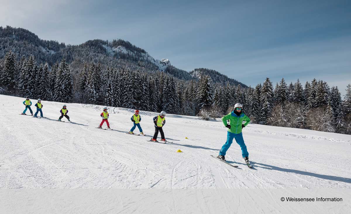 Skikurs für die Kinder im Familienskigebiet Weissensee