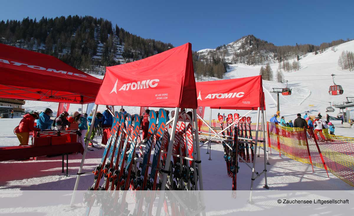Ski Stand von Atomic im Skigebiet Zauchensee