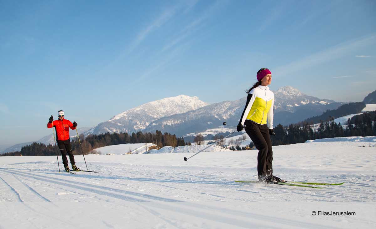 Langlaufen und Skifahren im Skigebiet Kaiserwinkl
