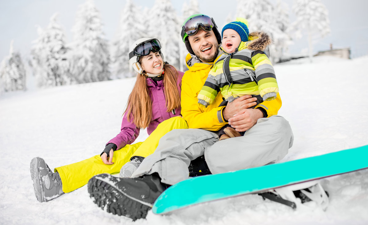 Snowboarden und Familienski-Urlaub in Österreich - Skiurlaub mit dem Kleinkind und Baby - copyright Shutterstock.com