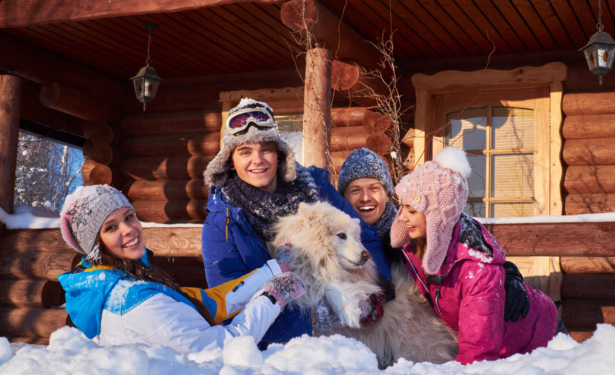 Familienskiurlaub mit Hund in Österreich - Hundefreundliche Skichalets in den Alpen - copyright Shutterstock.com